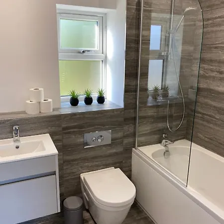Holiday home The Ebor With Hot Tubs