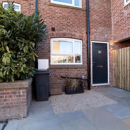 The Ebor With Hot Tubs Holiday home