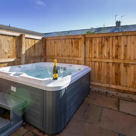The Ebor With Hot Tubs Holiday home