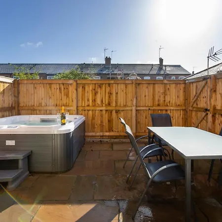 Holiday home The Ebor With Hot Tubs York