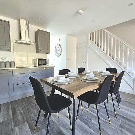 Holiday home The Ebor With Hot Tubs