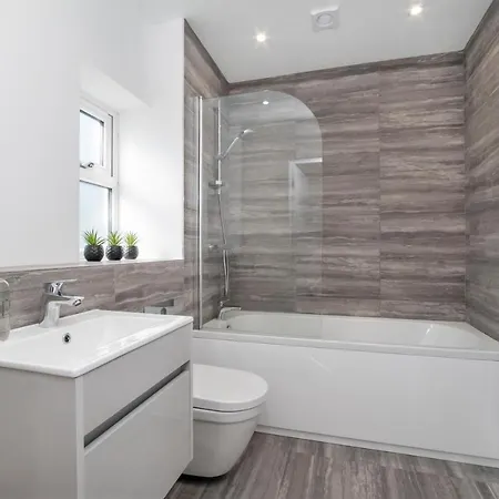 The Ebor With Hot Tubs Ferienhaus York