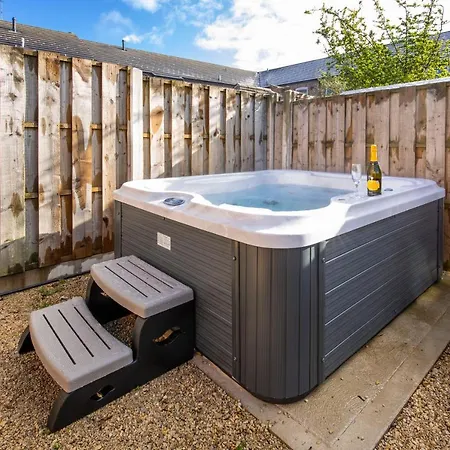 Ferienhaus The Ebor With Hot Tubs